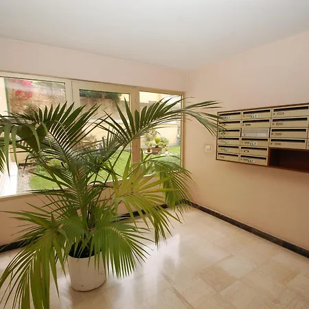 Spacieux 2p Climatisé Centre-ville Avec Grande Terrasse, Proche Plages Et Commerces - Fr-1-196-351 *