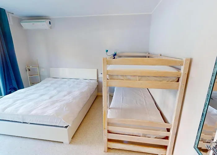 Spacieux 2p Climatise Centre-ville Avec Grande Terrasse, Proche Plages Et Commerces - Fr-1-196-351