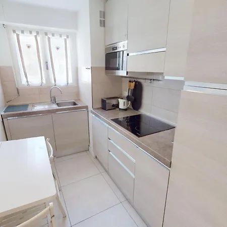Apartmán Spacieux 2p Climatise Centre-ville Avec Grande Terrasse, Proche Plages Et Commerces - Fr-1-196-351