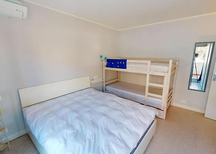 Spacieux 2p Climatise Centre-ville Avec Grande Terrasse, Proche Plages Et Commerces - Fr-1-196-351